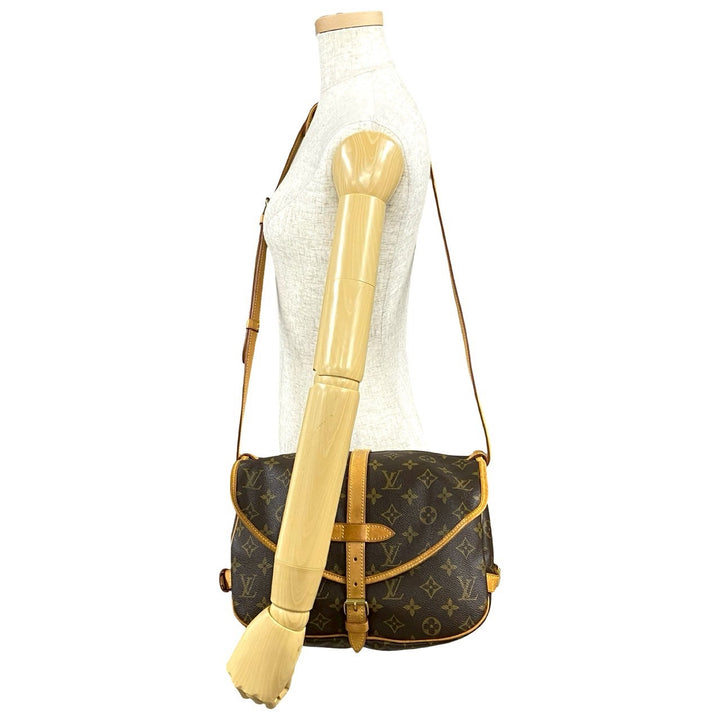Shoulder bag Louis Vuitton Saumur 30