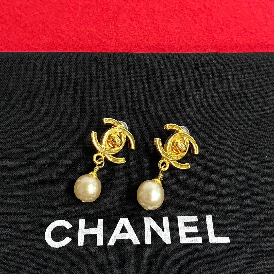 earrings chanel