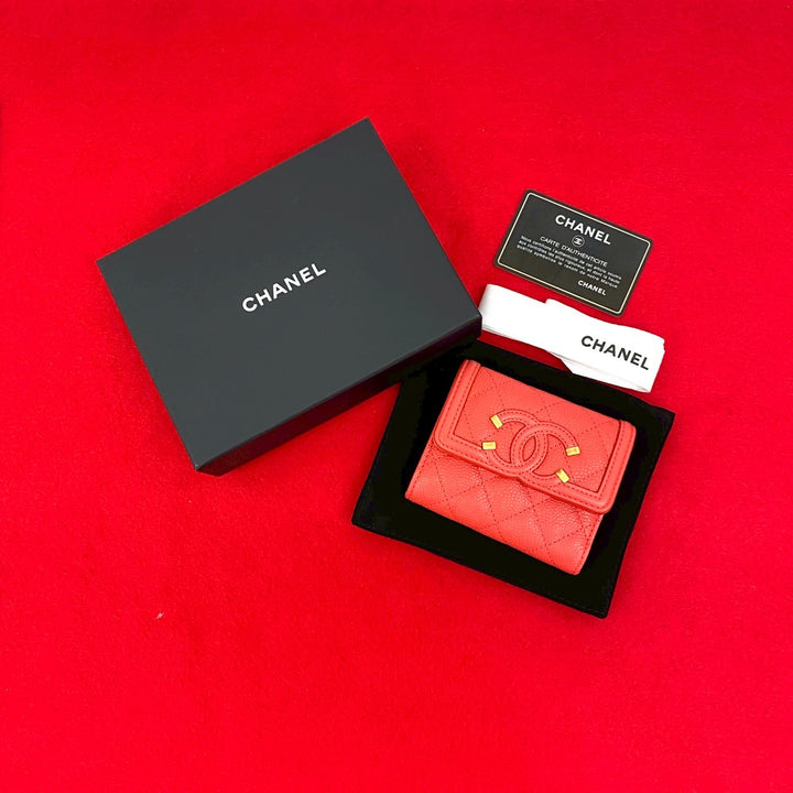 Tri-fold wallet Chanel CC filigree compact wallet