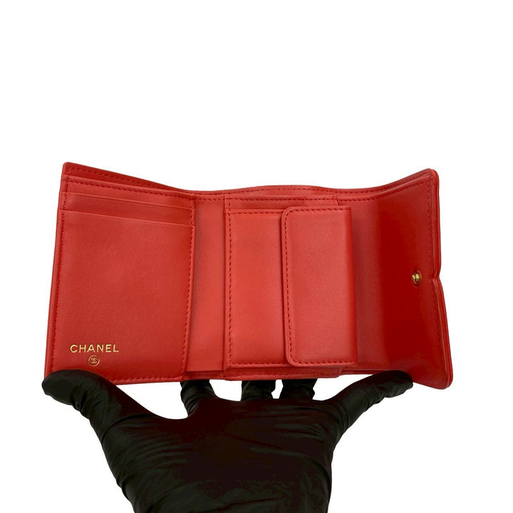 Tri-fold wallet Chanel CC filigree compact wallet