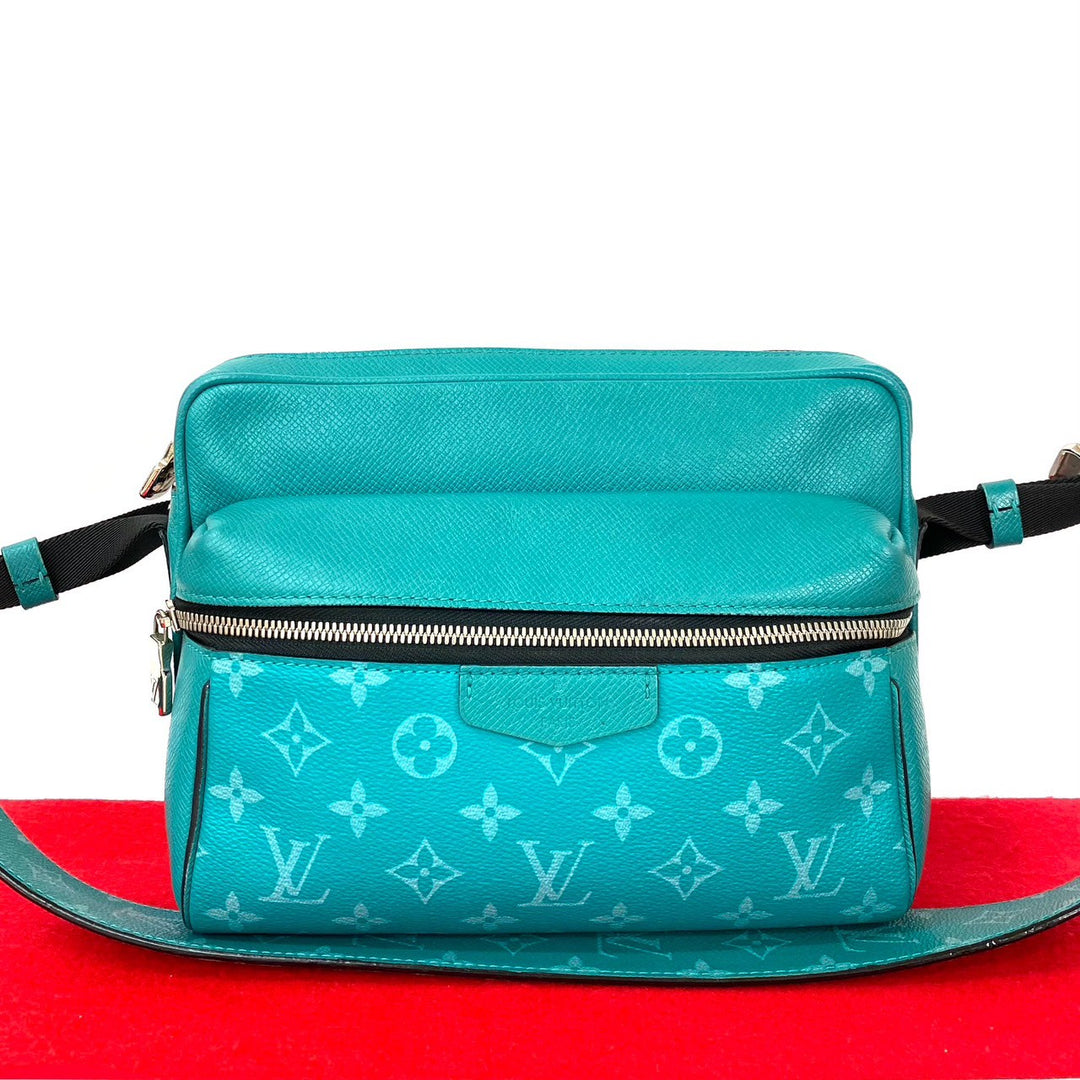 Shoulder bag Louis Vuitton Outdoor Messenger PM