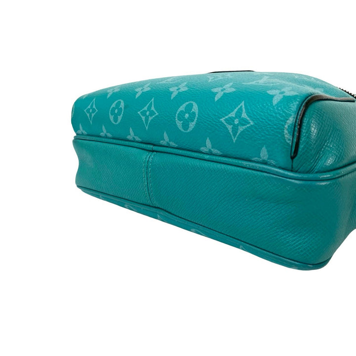 Shoulder bag Louis Vuitton Outdoor Messenger PM