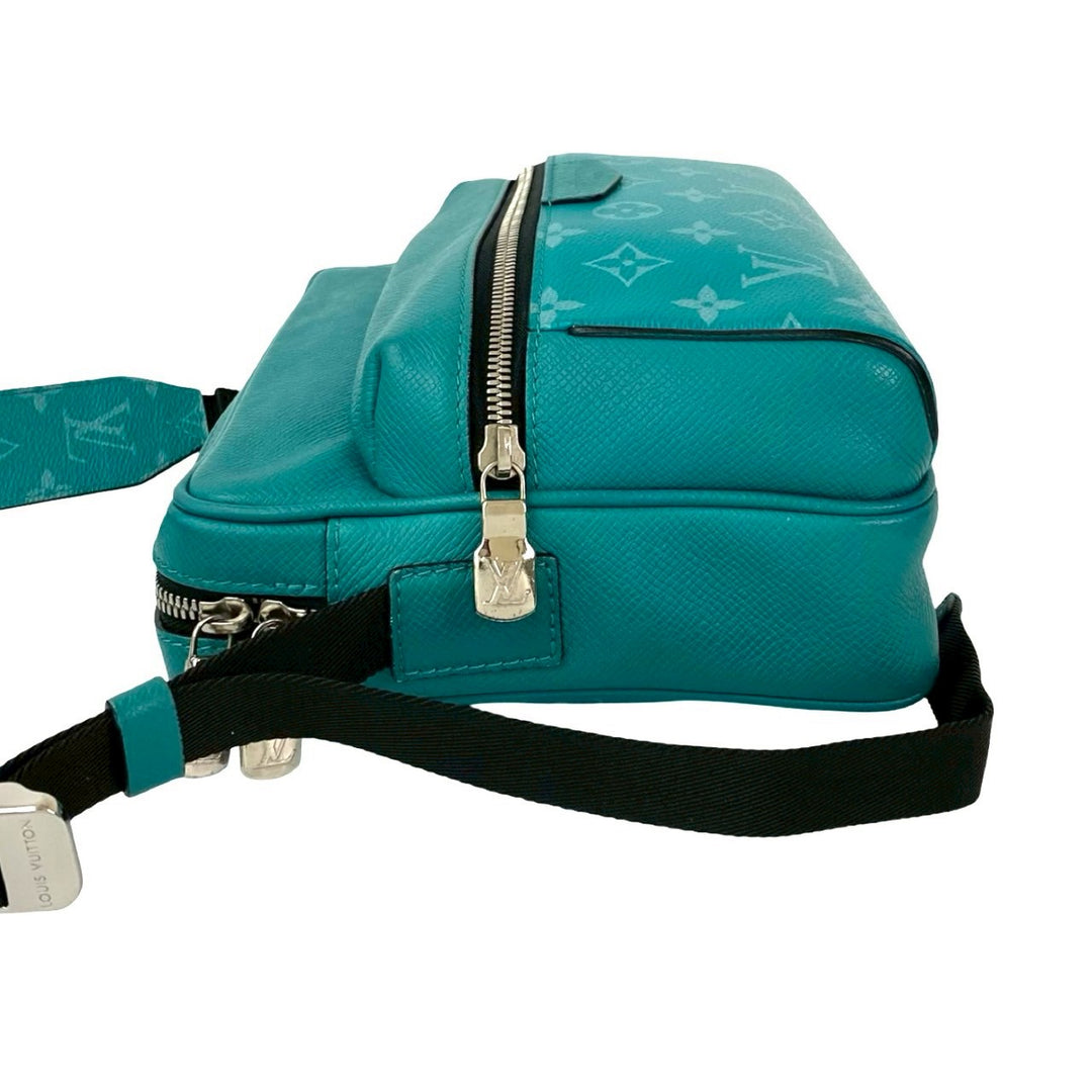 Shoulder bag Louis Vuitton Outdoor Messenger PM