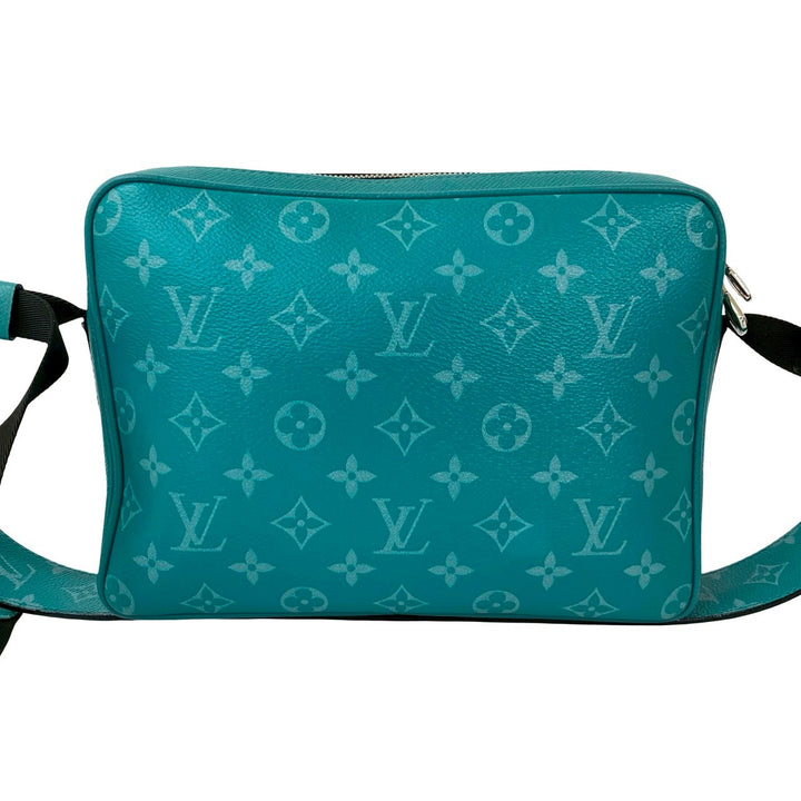 Shoulder bag Louis Vuitton Outdoor Messenger PM