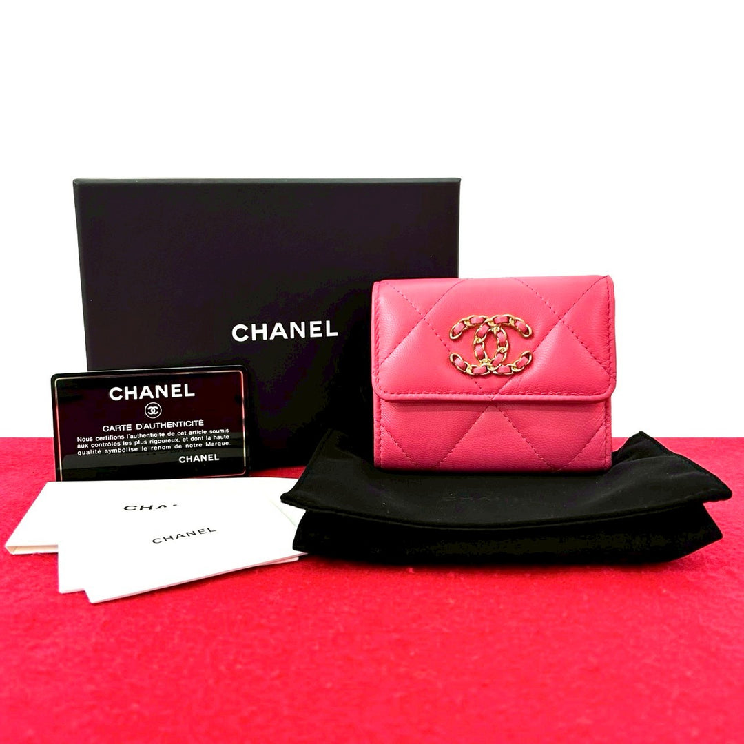 trifold wallet chanel