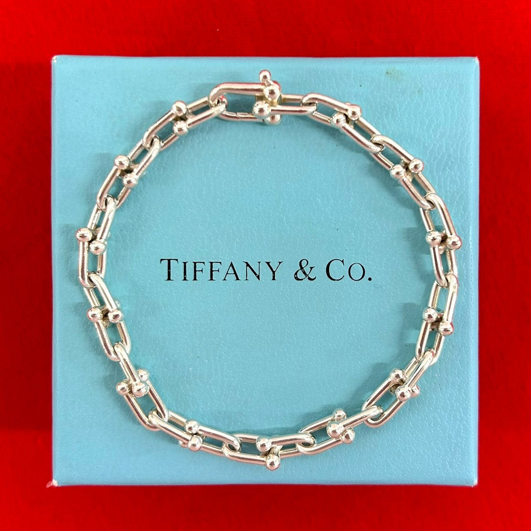 blurRubbingTiffany Hardware Small Link BureRubbingCut