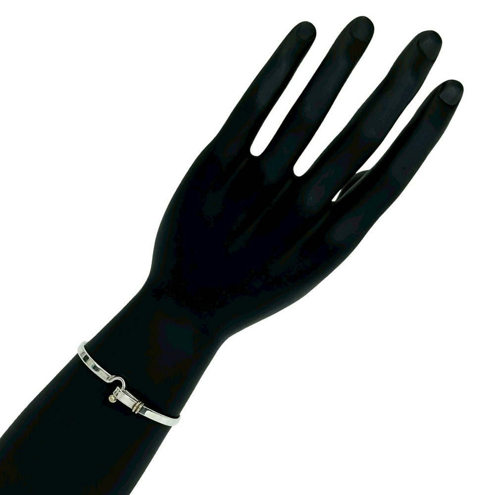 blurRubbingTiffany hook and eye bangle