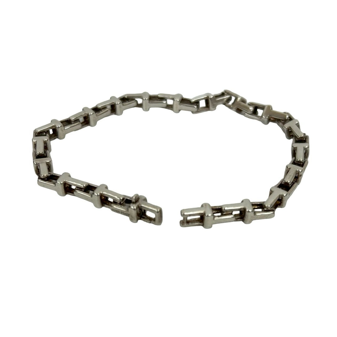 blurRubbingTiffany T Narrow BrakeRubbingCut