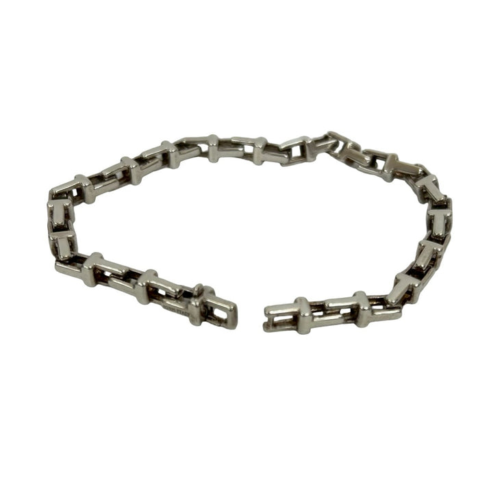 blurRubbingTiffany T Narrow BrakeRubbingCut