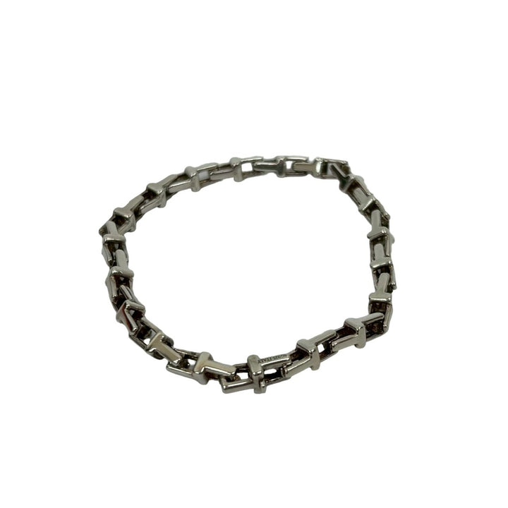 blurRubbingTiffany T Narrow BrakeRubbingCut