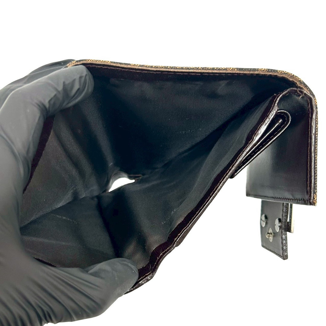 trifold wallet fendi
