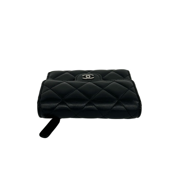 trifold wallet chanel