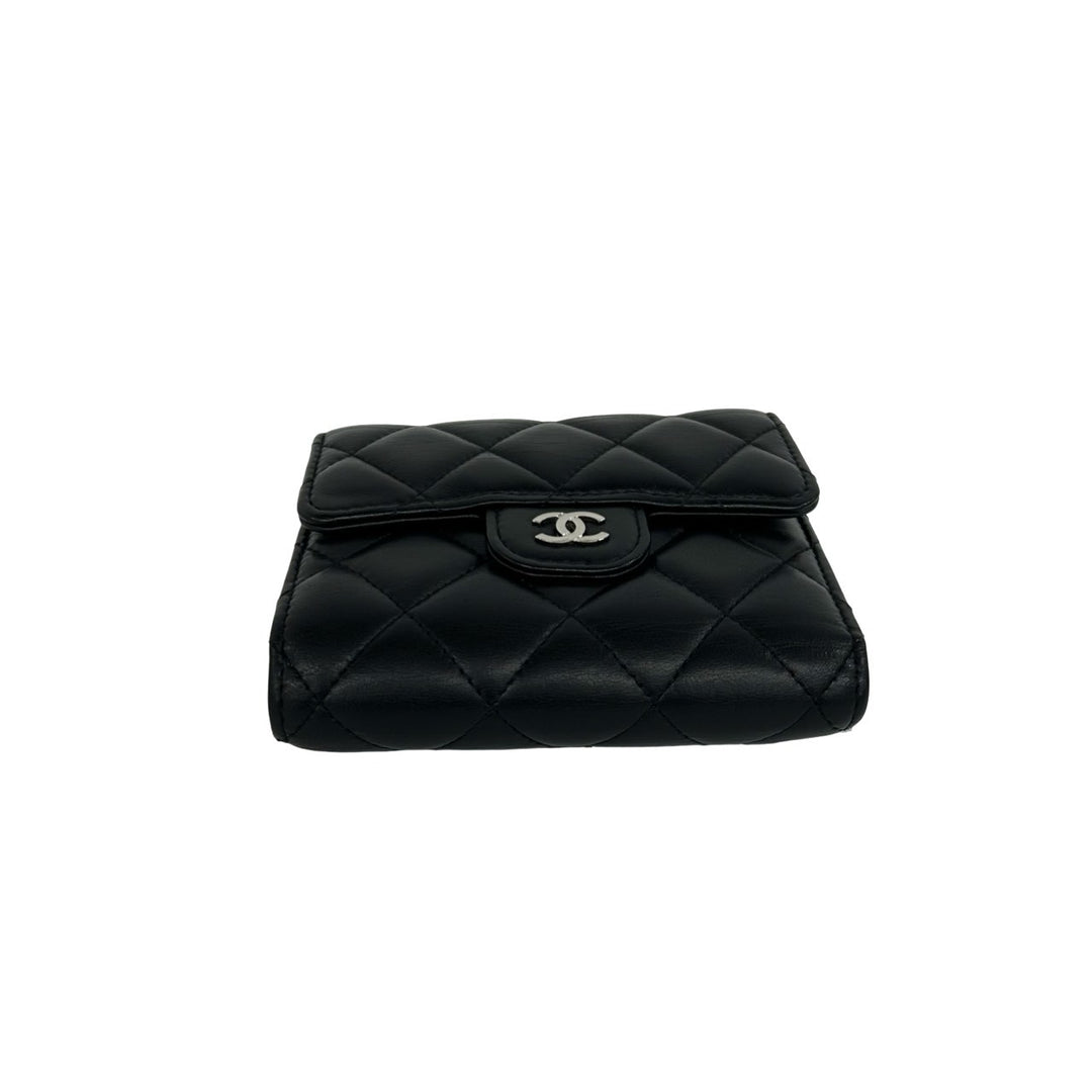 trifold wallet chanel