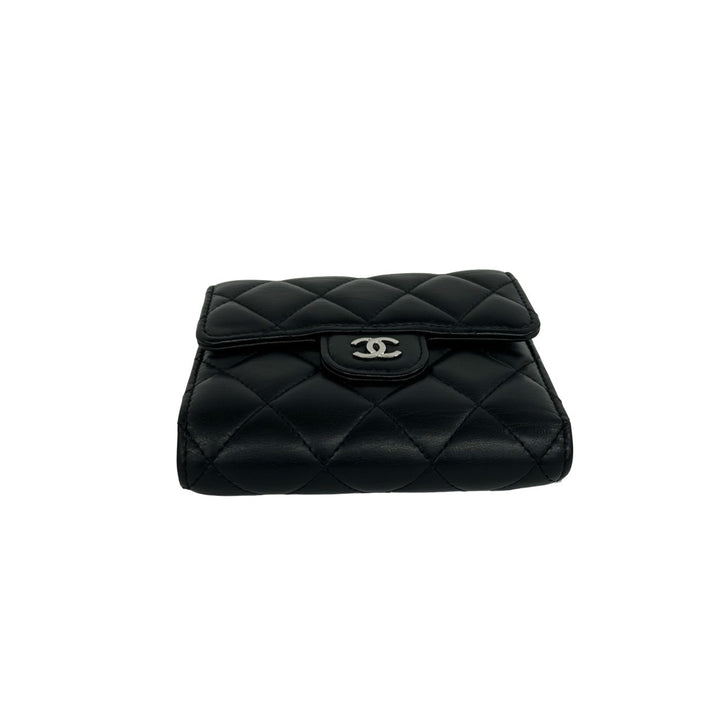 trifold wallet chanel