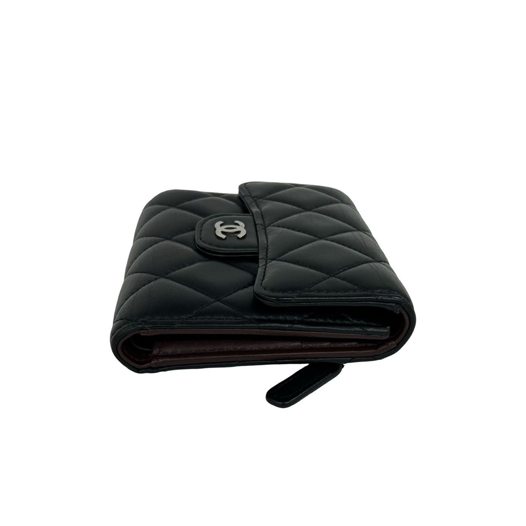 trifold wallet chanel
