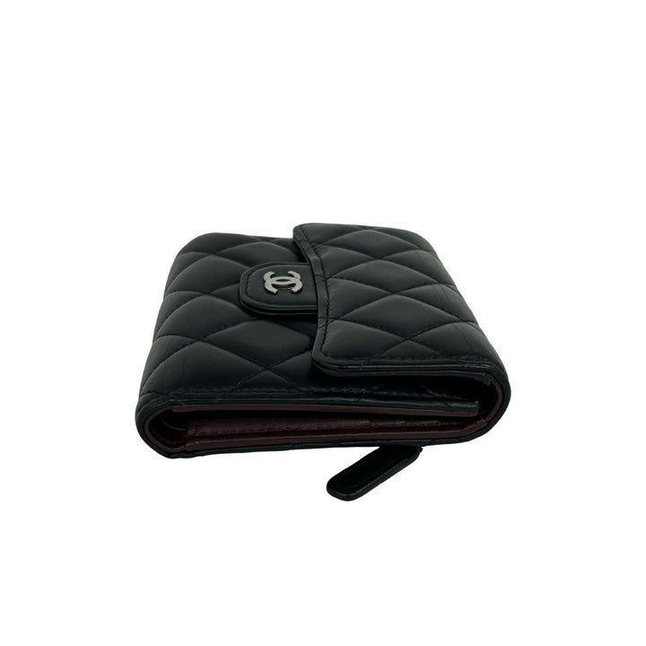 trifold wallet chanel