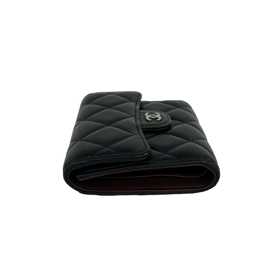 trifold wallet chanel