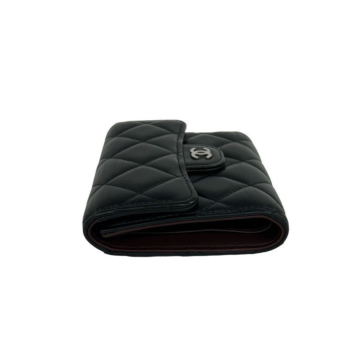 trifold wallet chanel