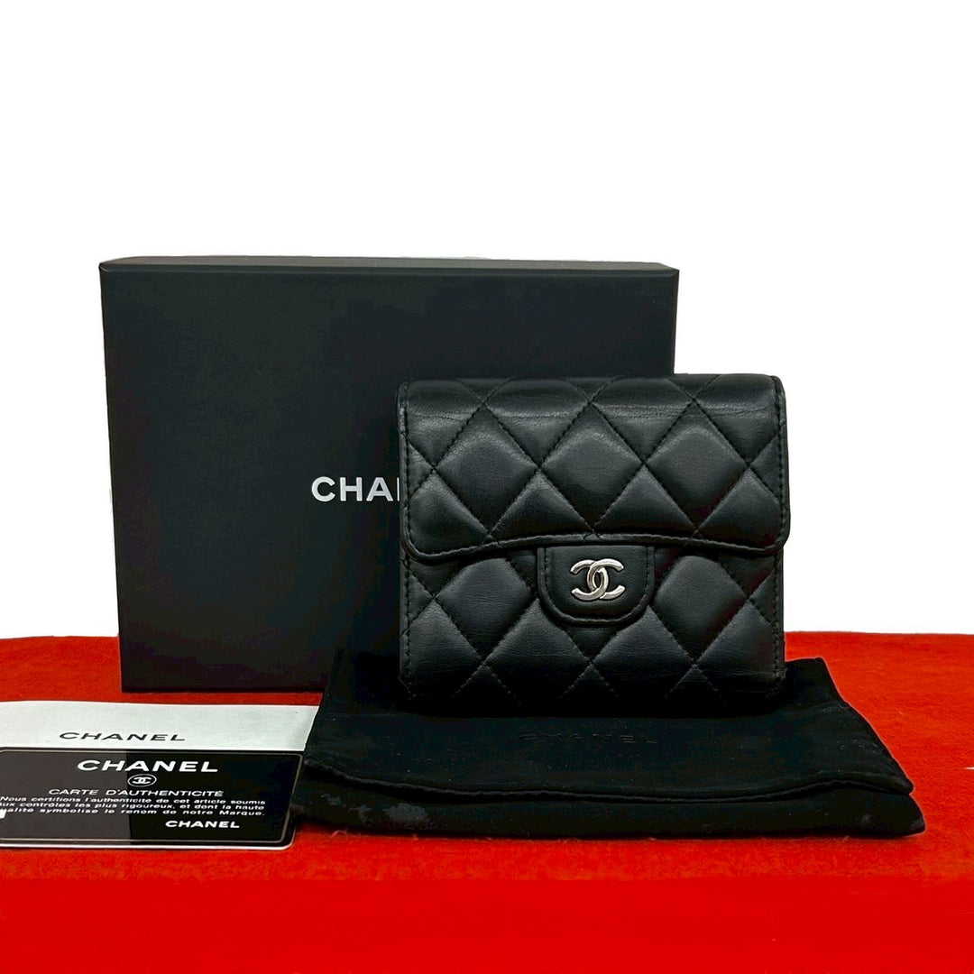 trifold wallet chanel