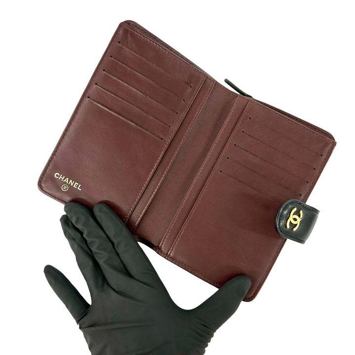bifold wallet chanel