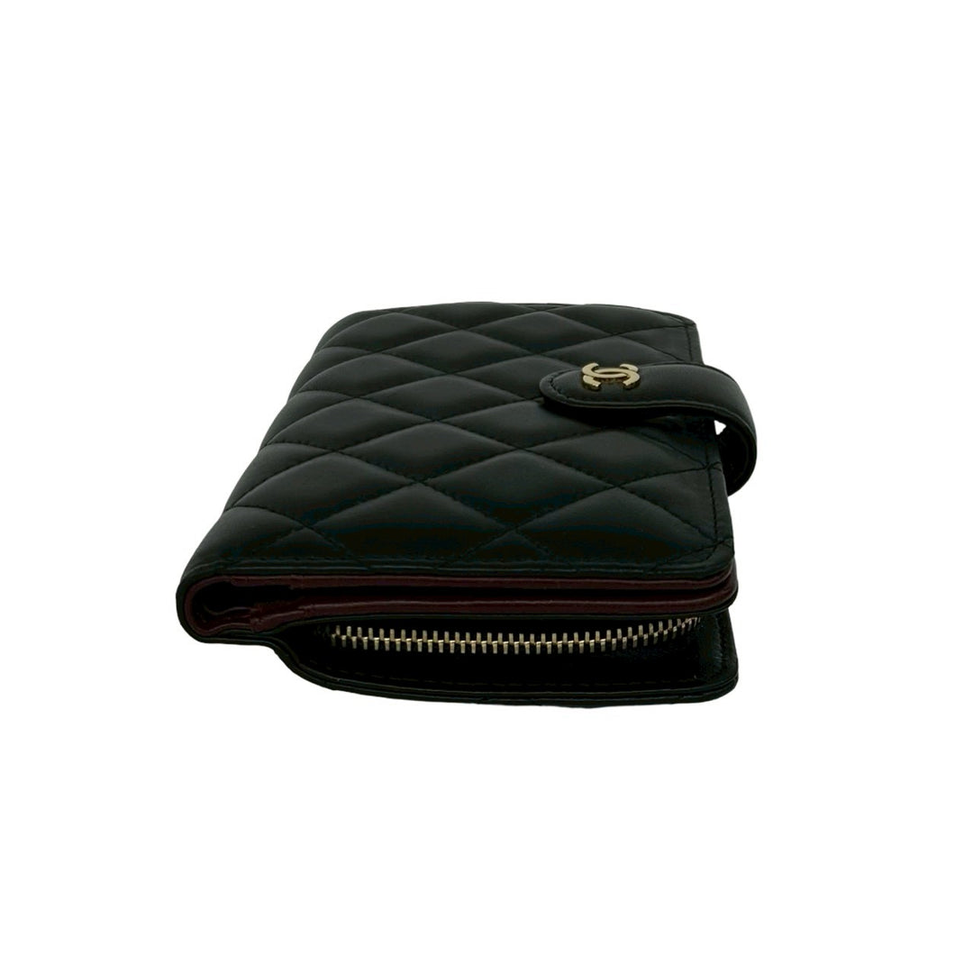 bifold wallet chanel