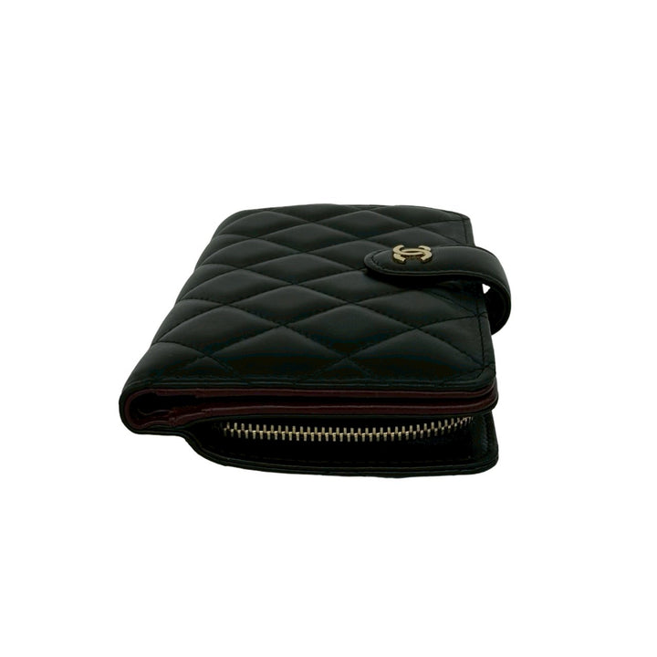 bifold wallet chanel