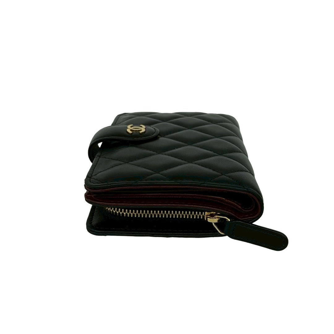 bifold wallet chanel