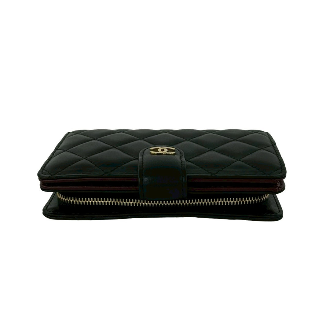 bifold wallet chanel