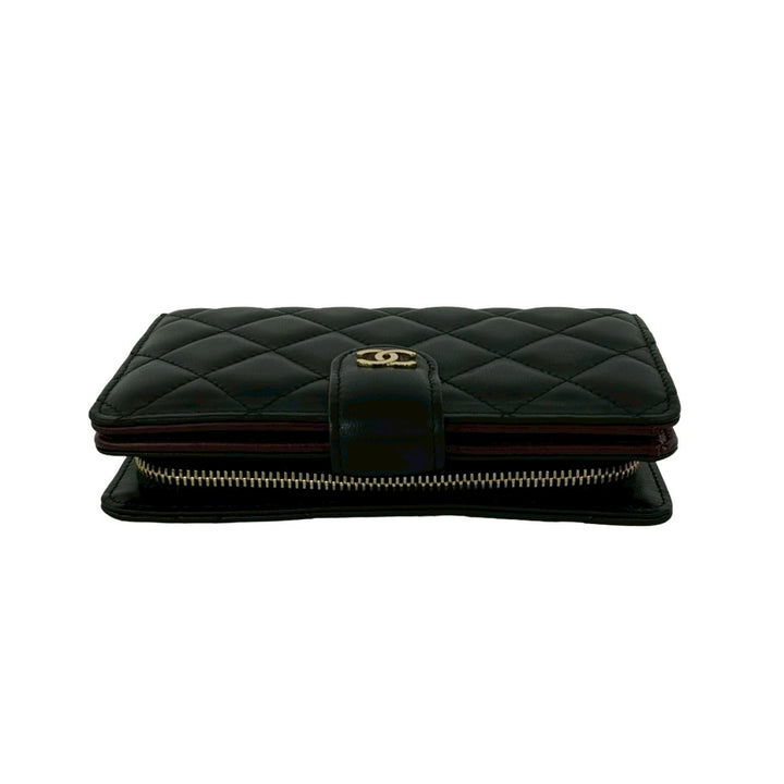 bifold wallet chanel