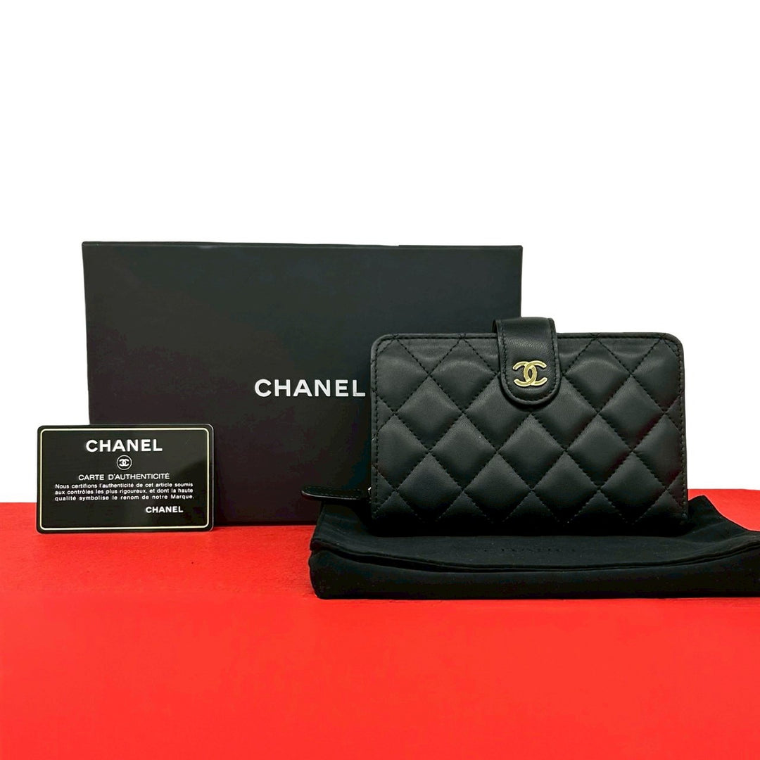 bifold wallet chanel