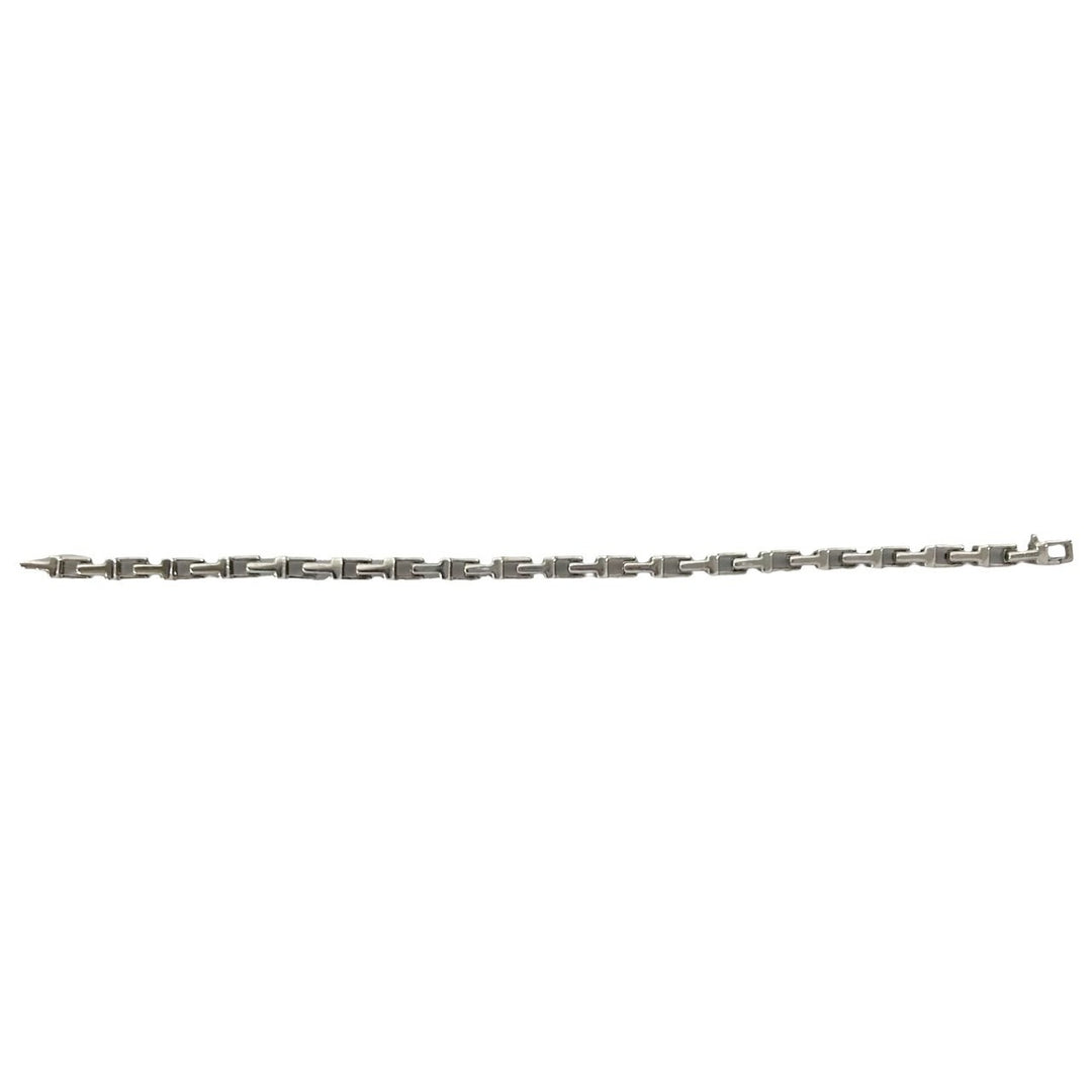 blurRubbingTiffany T Narrow BrakeRubbingCut