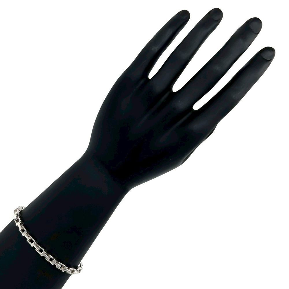 blurRubbingTiffany T Narrow BrakeRubbingCut