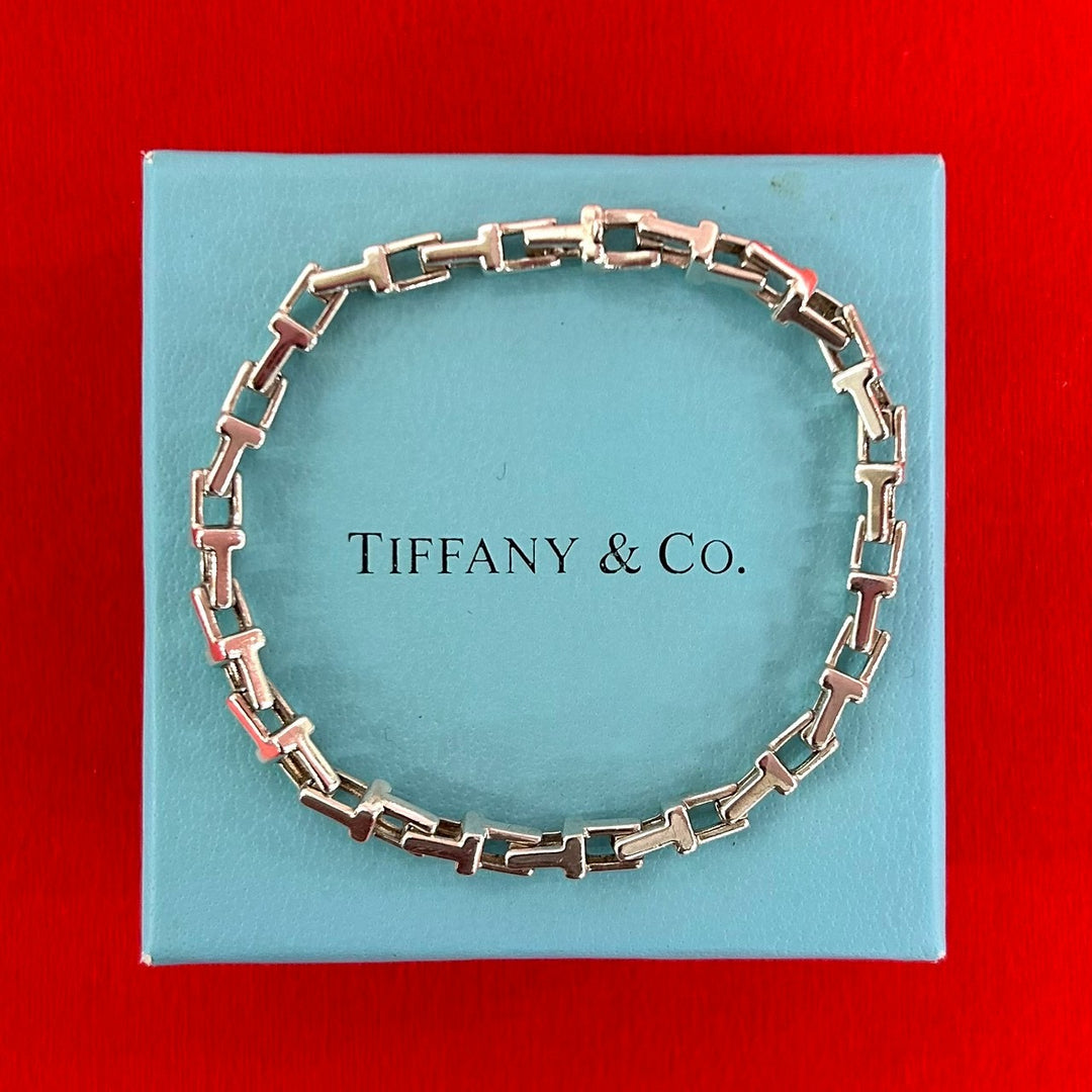 blurRubbingTiffany T Narrow BrakeRubbingCut