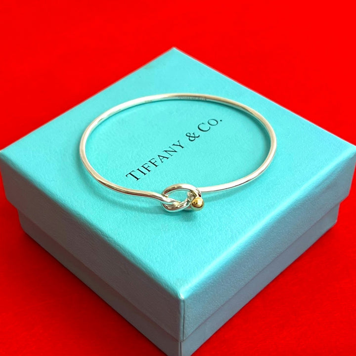 blurRubbingTiffany hook and eye bangle
