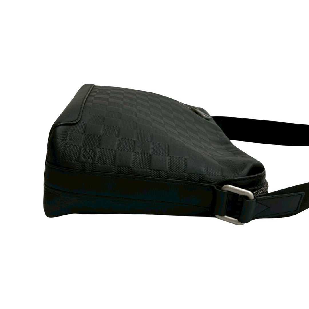 Shoulder bag Louis Vuitton Discovery Messenger PM