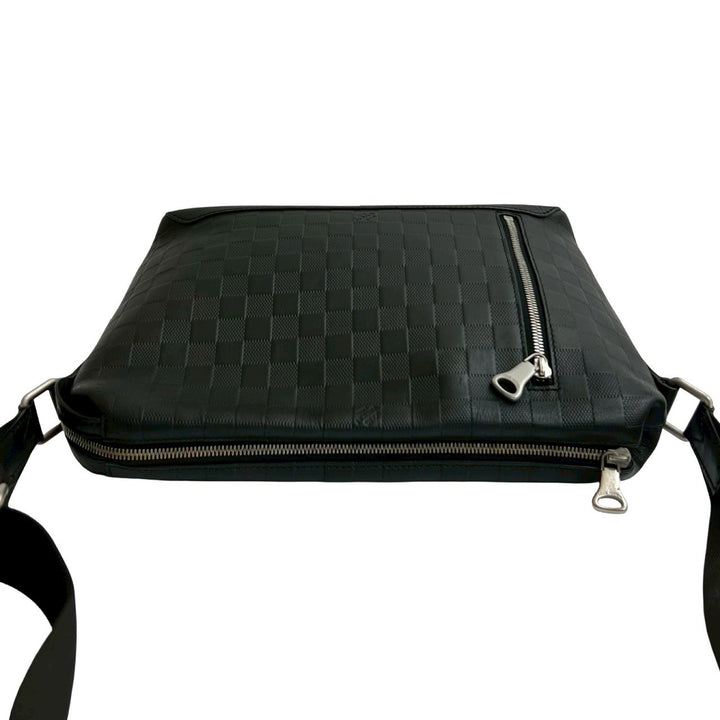Shoulder bag Louis Vuitton Discovery Messenger PM