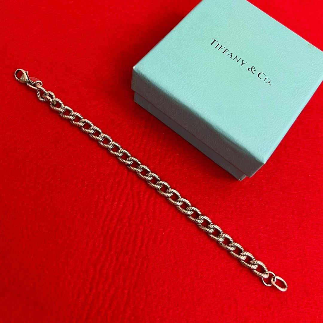 blurRubbingTiffany Twisted Rope