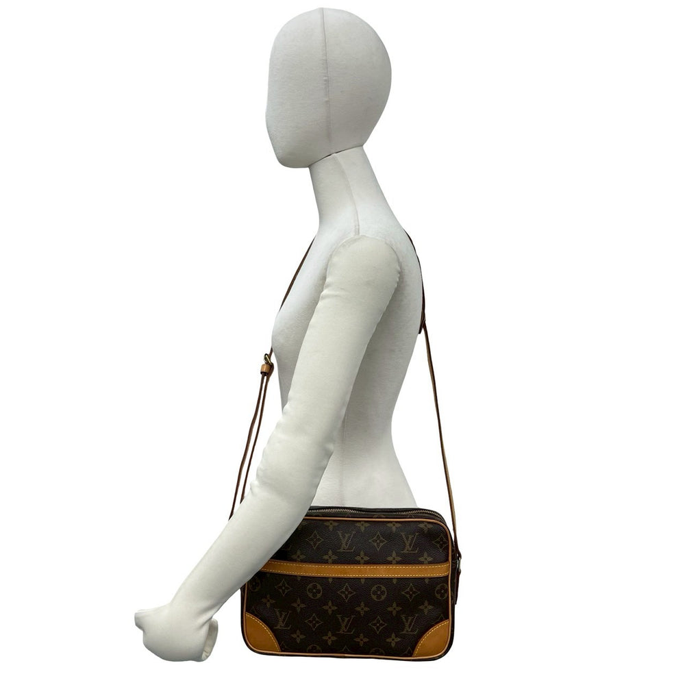 Shoulder bag Louis Vuitton Trocadero 28