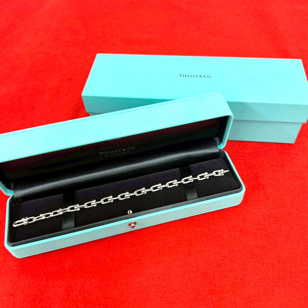 blurRubbingTiffany Hardware Small Link BureRubbingCut