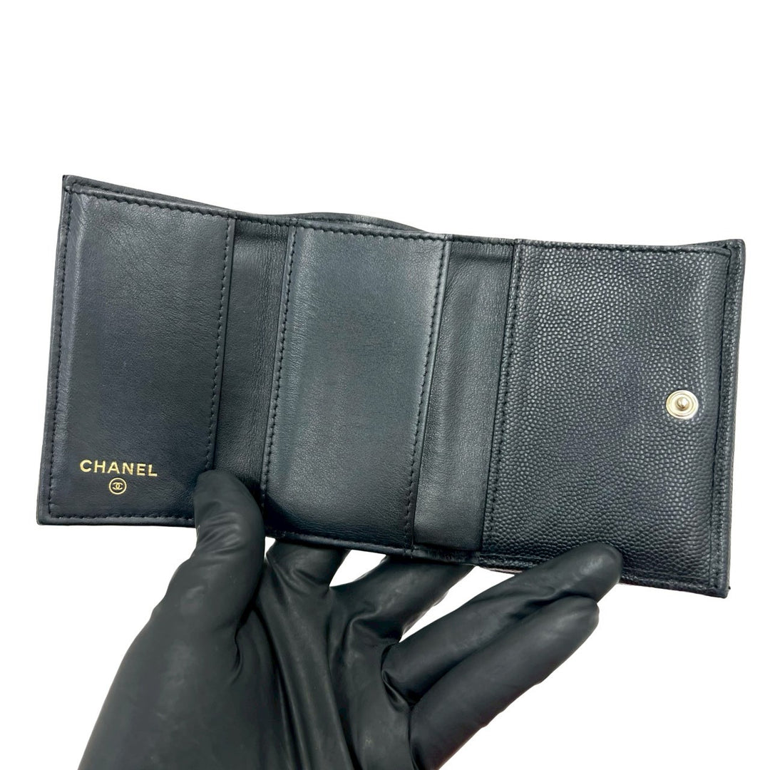 trifold wallet chanel