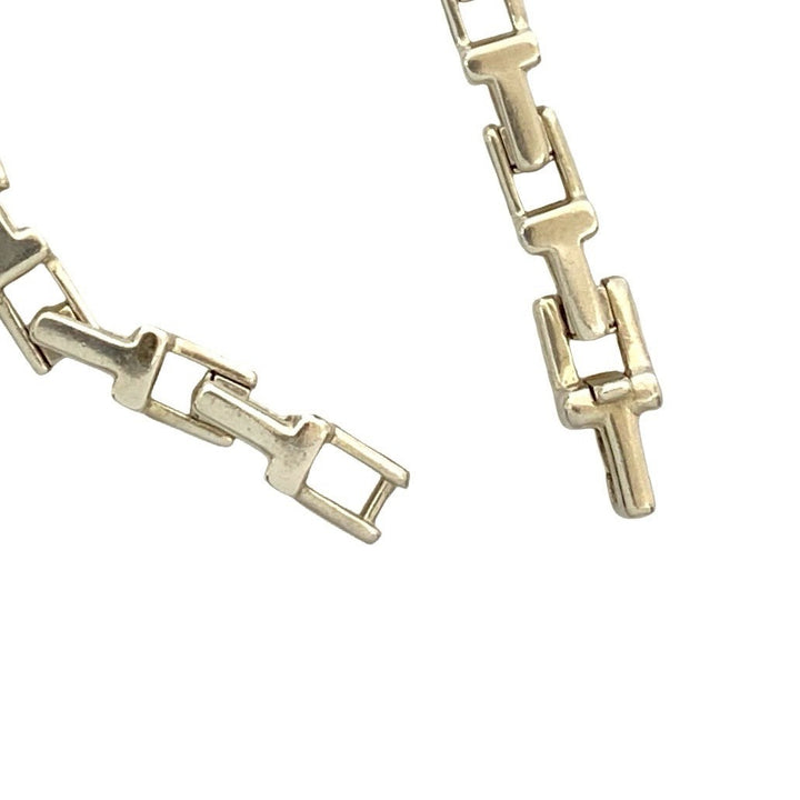 blurRubbingTiffany T Narrow BrakeRubbingCut