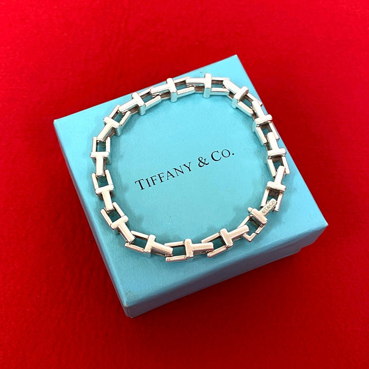 blurRubbingTiffany T Narrow BrakeRubbingCut