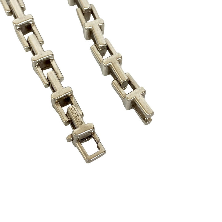 blurRubbingTiffany T Narrow BrakeRubbingCut