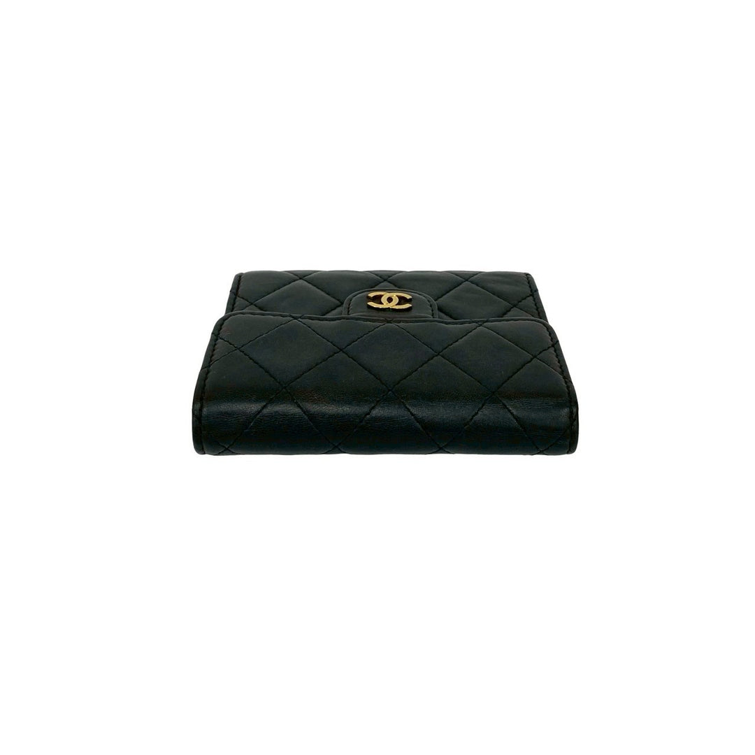 trifold wallet chanel