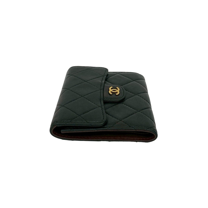 trifold wallet chanel