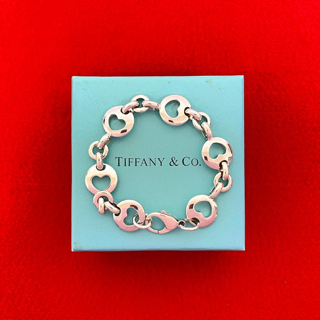 blurRubbingtiffany pierced heart