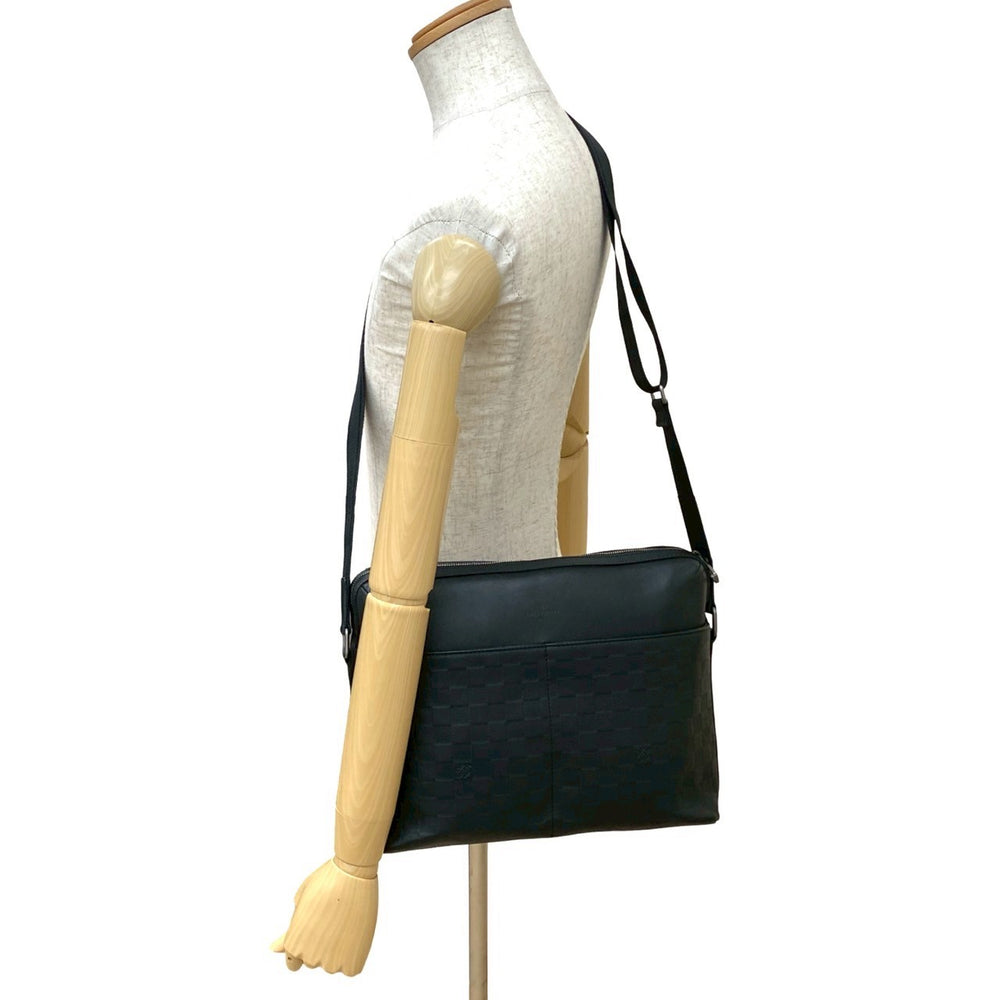 Shoulder bag Louis Vuitton Calypso MM
