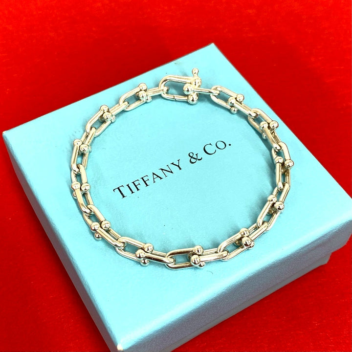 blurRubbingTiffany Hardware Small Link BureRubbingCut