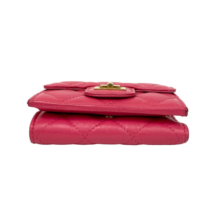 三つ折り財布 シャネル 2.55