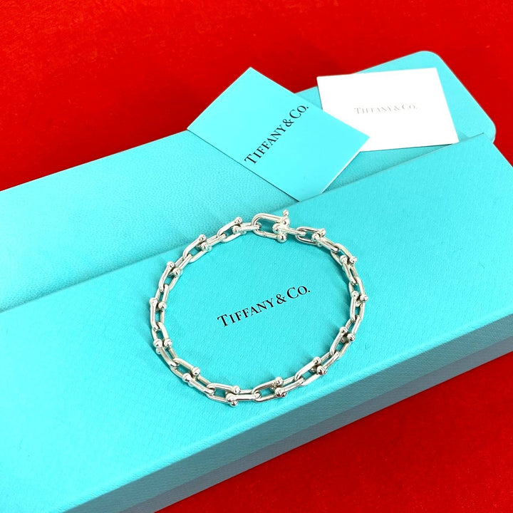 blurRubbingTiffany Hardware Small Link BureRubbingCut
